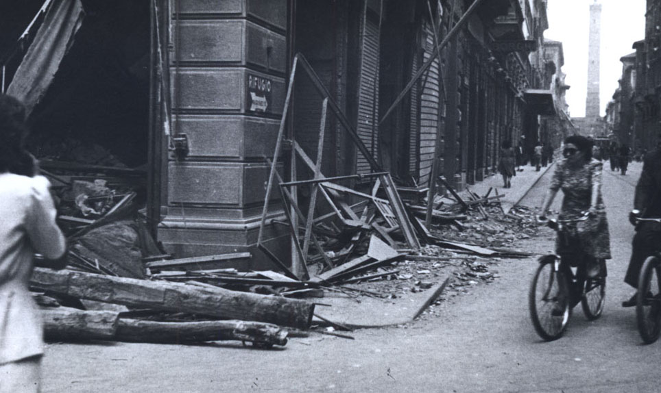 FONDO BOLOGNA BOMBARDATA
